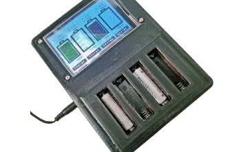 Mikroprocesorowa ładowarka do akumulatorków AA oraz AAA