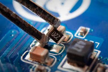 Montaż i demontaż elementów SMD