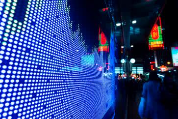 Multipleksowanie wielu wyświetlaczy LED