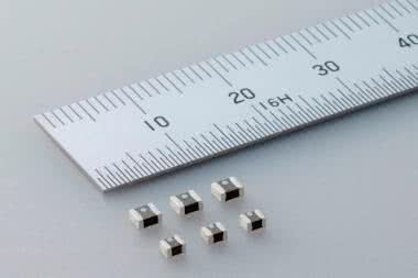 Chipowe cewki drutowe z kwalifikacją AEC-Q200 o małej rezystancji DC i dużym prądzie znamionowym