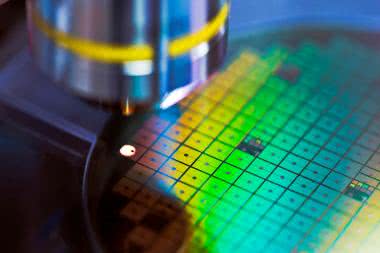 Zakupy sprzętu do produkcji półprzewodników osiągnęły rekordowy poziom 107,6 mld dolarów