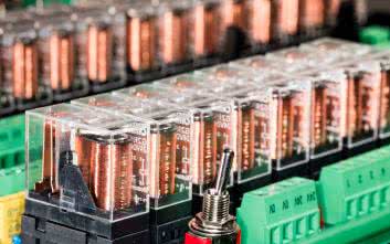 Przekaźniki w obwodach AC i DC