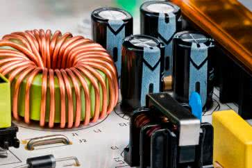 Urządzenia zasilające (2). Stabilizatory napięcia oraz elementy indukcyjne