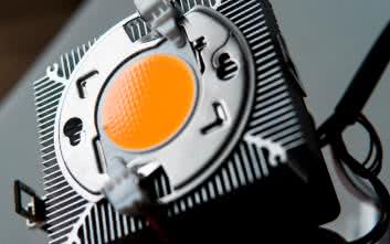 Charakteryzowanie diod elektroluminescencyjnych za pomocą analizatora odpowiedzi częstotliwościowej i liniowego iniektora