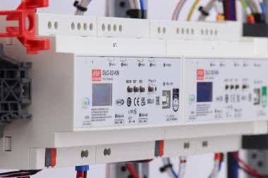 Przegląd metod regulacji jasności w zasilaczach LED MEAN WELL