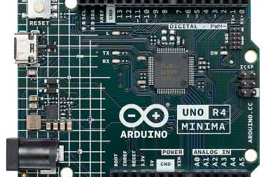 Arduino UNO R4 Minima - wydajna i nowoczesna, ale...