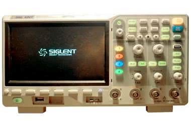 Oscyloskop Siglent SDS1104X-U. Jeden z najlepszych budżetowych oscyloskopów cyfrowych