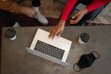 Jak zapobiegać lukom w zabezpieczeniach swoich urządzeń?