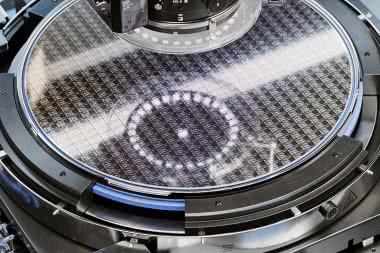 VIS i NXP utworzą spółkę joint venture w celu produkcji płytek 300 mm