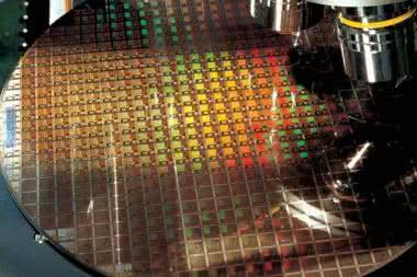 Umacnia się globalna produkcja półprzewodników