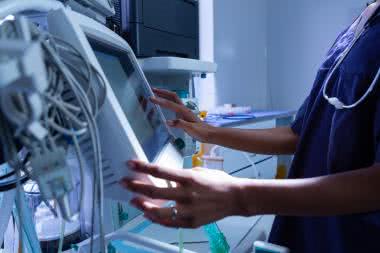 Zasilacze i przetwornice DC/DC do aplikacji medycznych