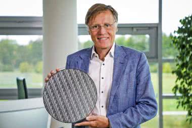 Branżowy przełom - 300-milimetrowe płytki z azotku galu