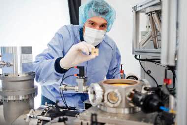 Półprzewodnikowy potentat zbuduje mobilny komputer kwantowy