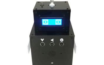 ZW-C1: Zegar w kształcie robota