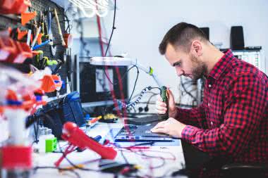 Wyposażenie pracowni elektronika