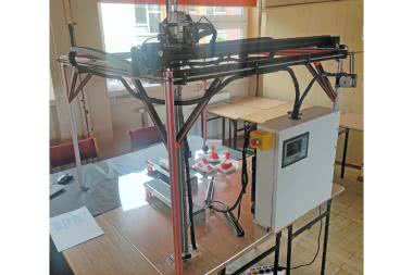 Stanowisko dydaktyczne - robot kartezjański z taśmowym systemem transportowym
