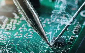 Narzędzia i akcesoria w serwisie elektroniki oraz warsztacie konstruktora