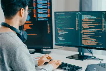 Programowanie w środowisku MicroPython (2). Timery, przerwania i dioda WS2812