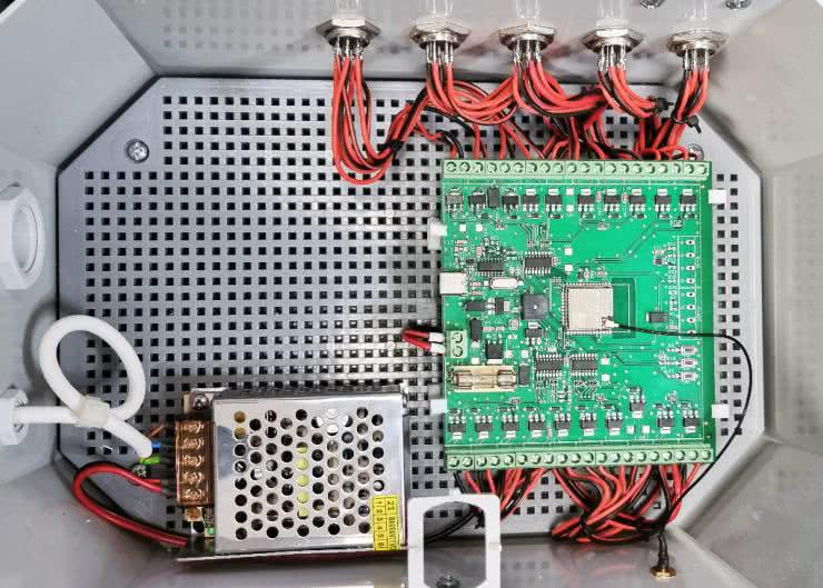 Inteligentny kontroler systemu podlewania ogrodu z możliwością sterowania do 20 kanałów