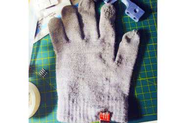 Rękawiczka zintegrowana z kluczem do nadawania alfabetu Morse’a