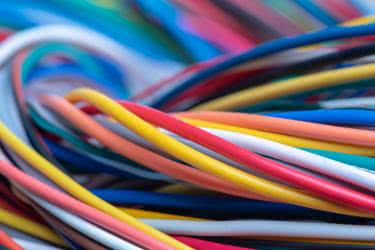 Kable i przewody w urządzeniach elektronicznych