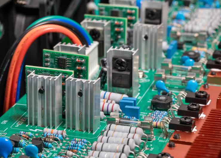 Stopnie wejściowe wzmacniaczy operacyjnych