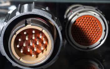 Złącza do zastosowań specjalnych - wysoka niezawodność w ekstremalnych środowiskach