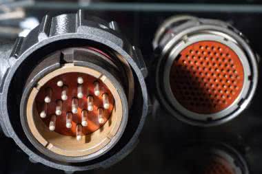 Złącza do zastosowań specjalnych - wysoka niezawodność w ekstremalnych środowiskach