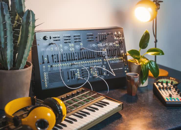 Syntezatory dźwięku (2). Wczesne syntezatory i instrumenty elektroniczne