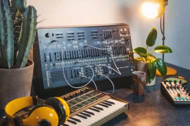 Syntezatory dźwięku (2). Wczesne syntezatory i instrumenty elektroniczne