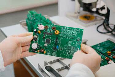 Błyskawiczna walidacja projektu PCB - przepis na zgodność z regułami DFM