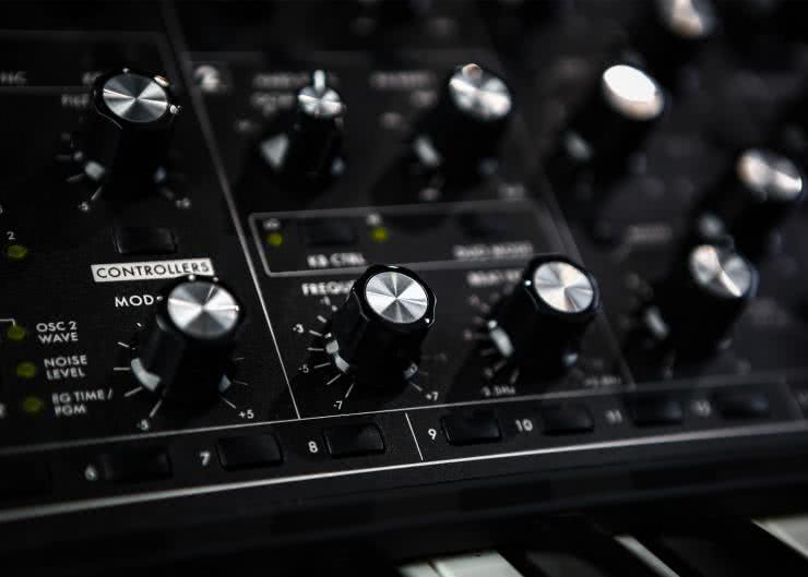 Syntezatory dźwięku (4). Zaawansowane oscylatory VCO i generatory LFO