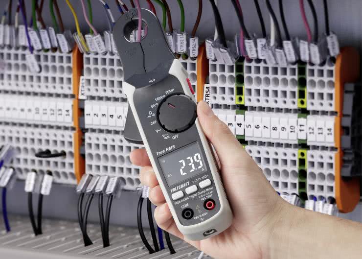 Wysokoprecyzyjne cęgi do pomiaru prądu stałego marki Voltcraft