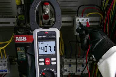 Teraz w ofercie Conrad: Voltcraft prezentuje zaawansowany miernik cęgowy VC-771 PV