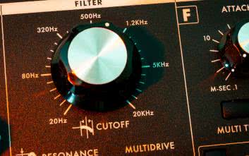 Syntezatory dźwięku (6). Generatory obwiedni